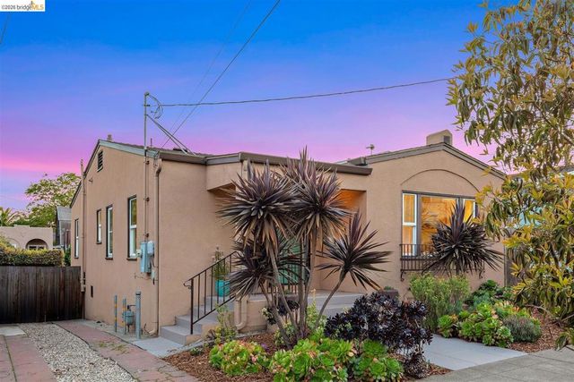 2707 Logan St, Oakland, CA 94601