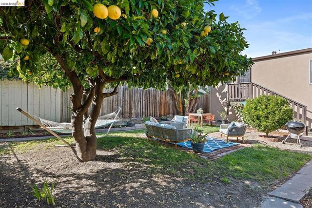 2707 Logan St, Oakland, CA 94601