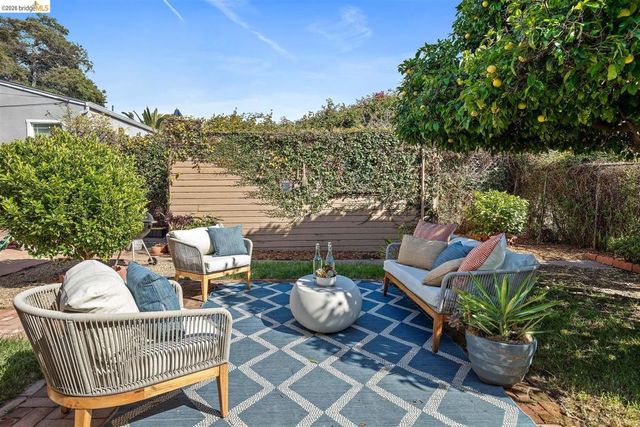 2707 Logan St, Oakland, CA 94601