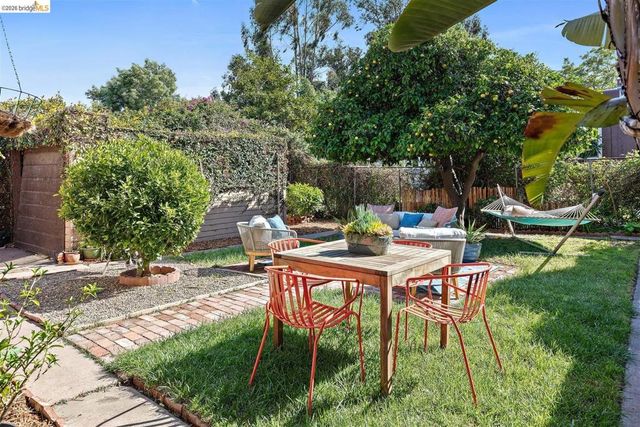 2707 Logan St, Oakland, CA 94601
