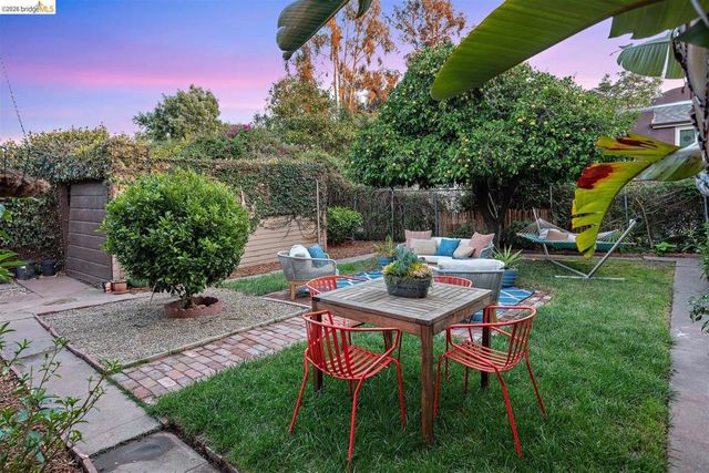 2707 Logan St, Oakland, CA 94601