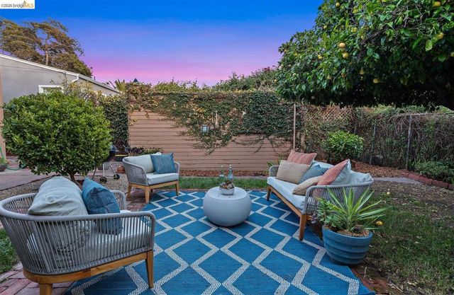 2707 Logan St, Oakland, CA 94601