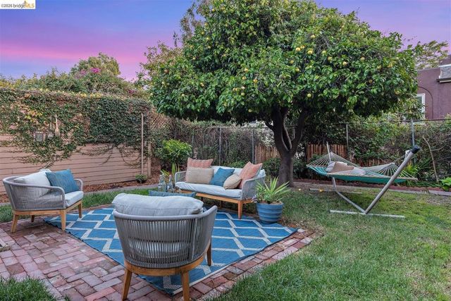 2707 Logan St, Oakland, CA 94601
