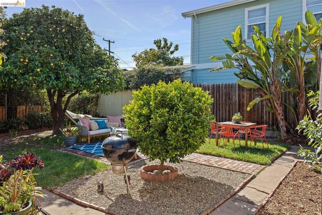 2707 Logan St, Oakland, CA 94601