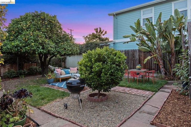 2707 Logan St, Oakland, CA 94601