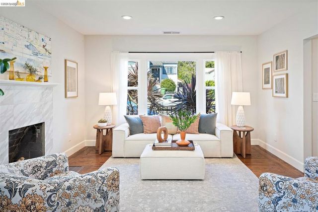 2707 Logan St, Oakland, CA 94601