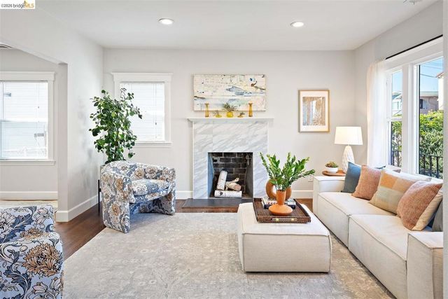2707 Logan St, Oakland, CA 94601