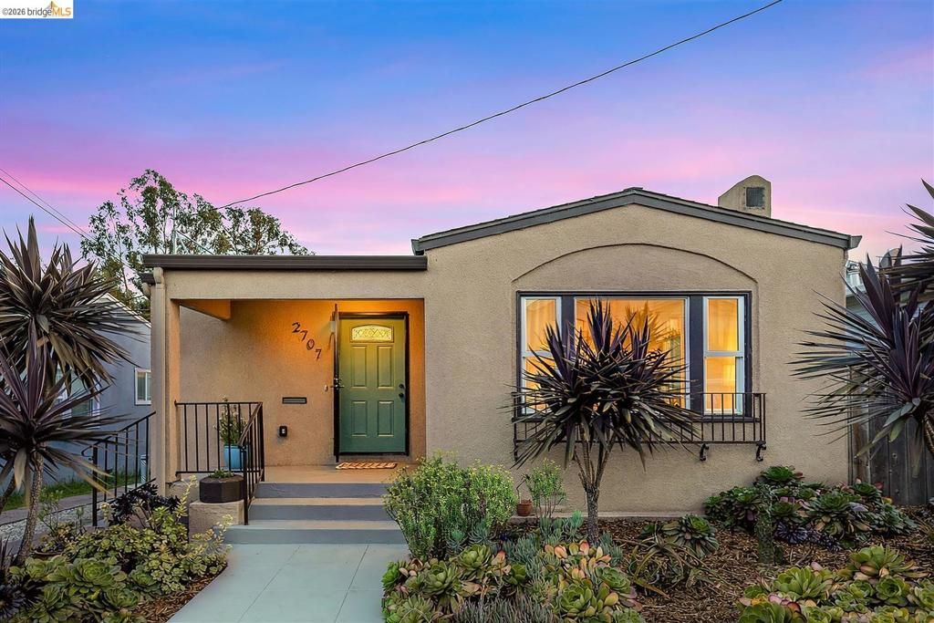2707 Logan St, Oakland, CA 94601