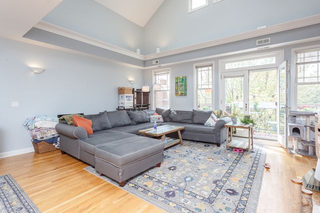 3835 N Southport Avenue 3, Chicago, IL 60613