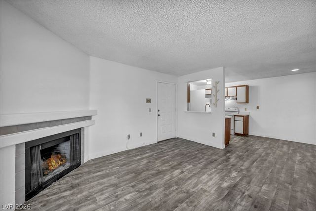 220 Mission Newport Lane 208, Las Vegas, NV 89107