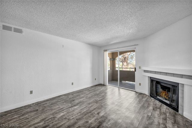220 Mission Newport Lane 208, Las Vegas, NV 89107