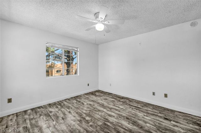 220 Mission Newport Lane 208, Las Vegas, NV 89107