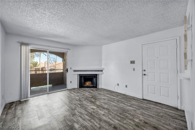220 Mission Newport Lane 208, Las Vegas, NV 89107