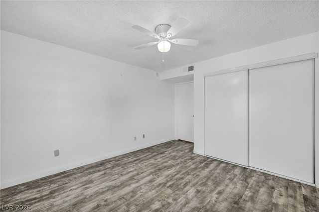 220 Mission Newport Lane 208, Las Vegas, NV 89107