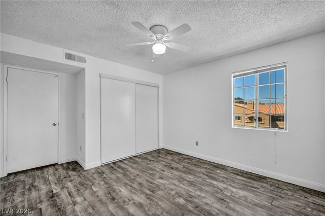 220 Mission Newport Lane 208, Las Vegas, NV 89107