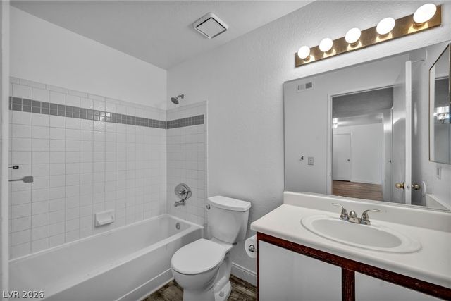 220 Mission Newport Lane 208, Las Vegas, NV 89107