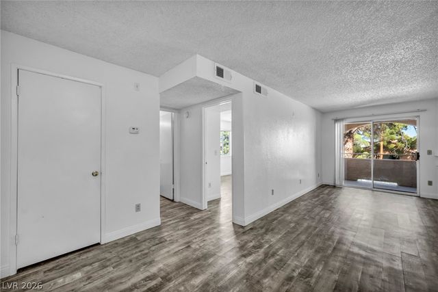 220 Mission Newport Lane 208, Las Vegas, NV 89107