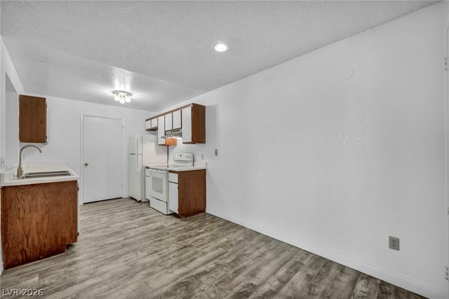220 Mission Newport Lane 208, Las Vegas, NV 89107
