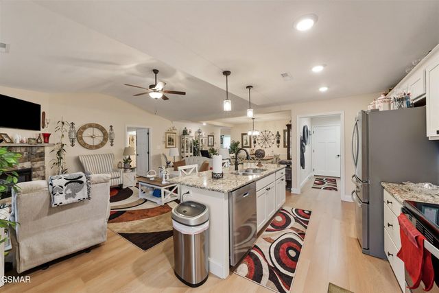 736 Snowflower Circle, Pigeon Forge, TN 37863