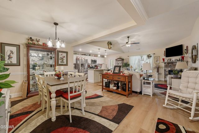 736 Snowflower Circle, Pigeon Forge, TN 37863