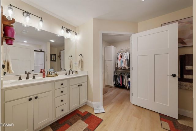 736 Snowflower Circle, Pigeon Forge, TN 37863