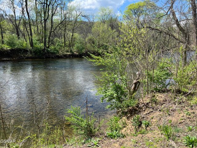 736 Snowflower Circle, Pigeon Forge, TN 37863