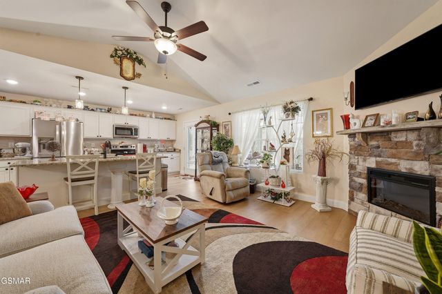 736 Snowflower Circle, Pigeon Forge, TN 37863