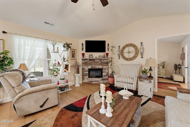 736 Snowflower Circle, Pigeon Forge, TN 37863