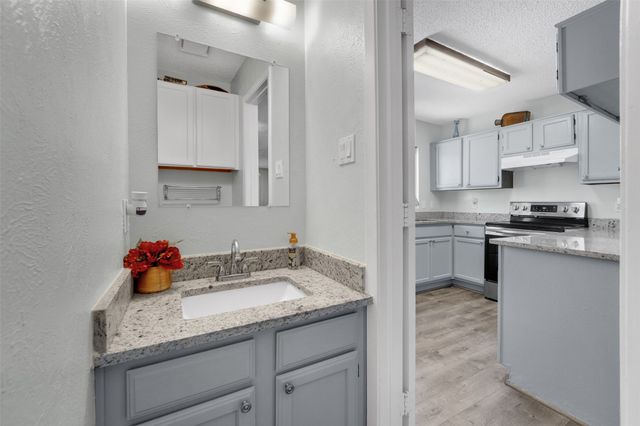 641 Carriagehouse Lane 7, Garland, TX 75040