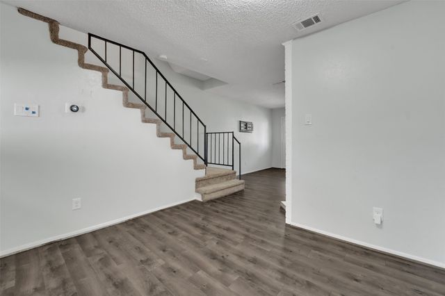 641 Carriagehouse Lane 7, Garland, TX 75040