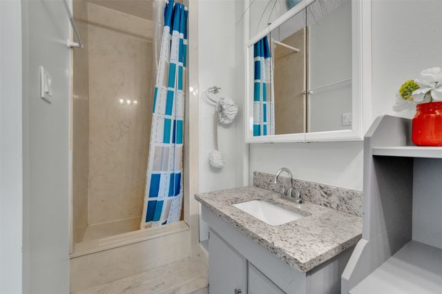 641 Carriagehouse Lane 7, Garland, TX 75040