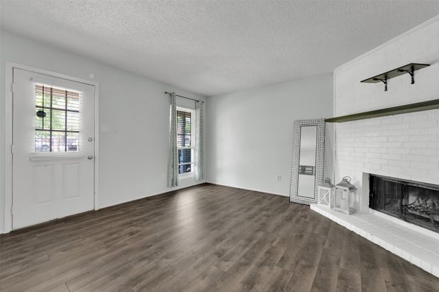 641 Carriagehouse Lane 7, Garland, TX 75040