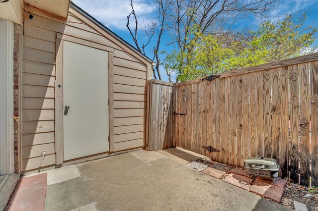 641 Carriagehouse Lane 7, Garland, TX 75040