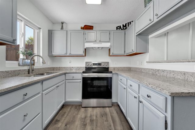 641 Carriagehouse Lane 7, Garland, TX 75040