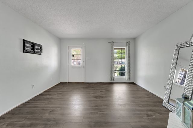 641 Carriagehouse Lane 7, Garland, TX 75040