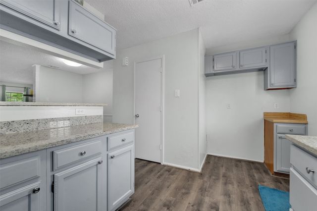 641 Carriagehouse Lane 7, Garland, TX 75040