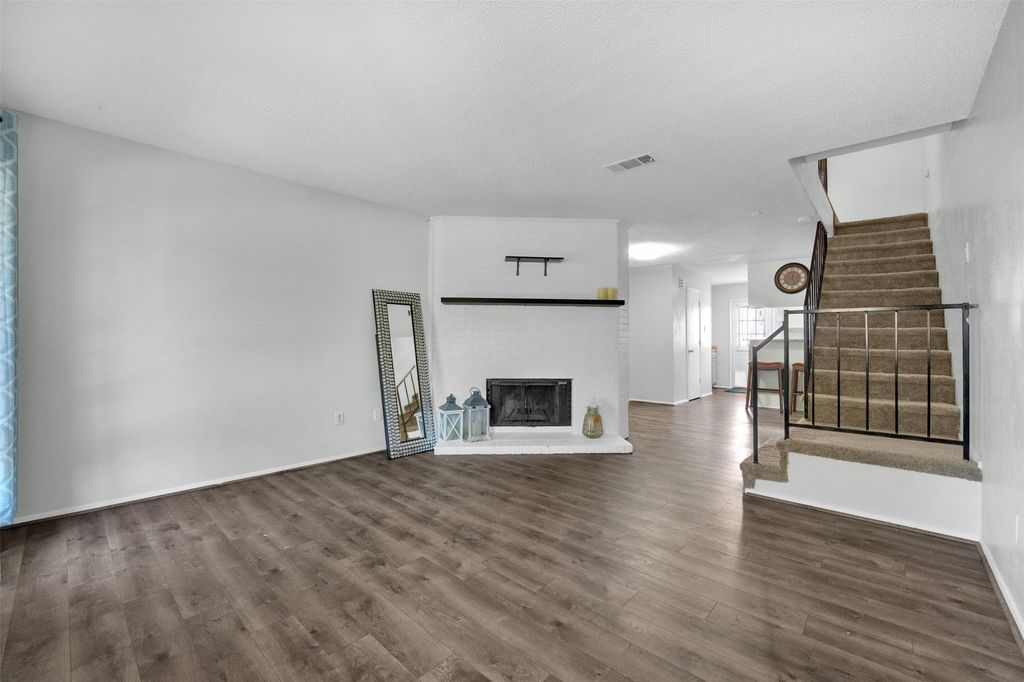 641 Carriagehouse Lane 7, Garland, TX 75040