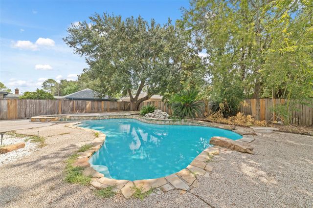 8115 Fondren Lake Drive, Houston, TX 77071