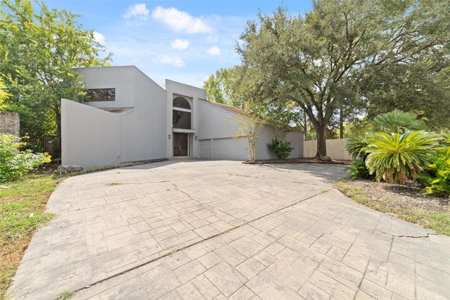 8115 Fondren Lake Drive, Houston, TX 77071