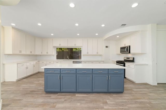 8115 Fondren Lake Drive, Houston, TX 77071