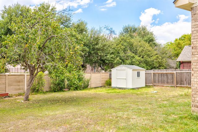 1605 Dapplegrey LN, Austin, TX 78727