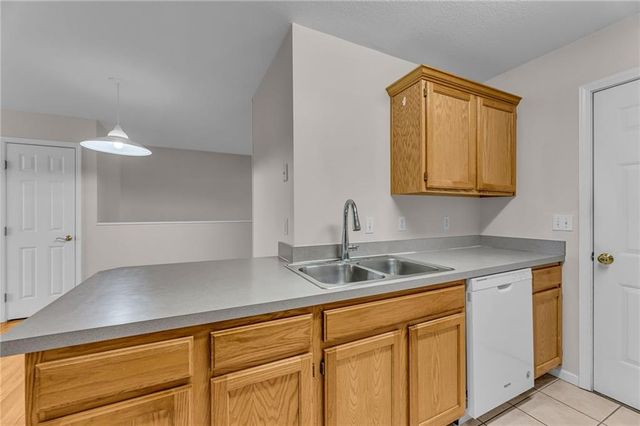 1522 Legend Trail Drive B, Lawrence, KS 66047