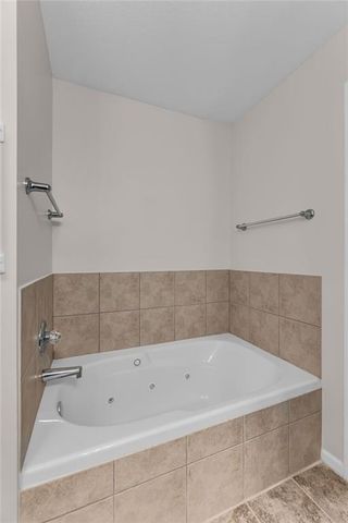 1522 Legend Trail Drive B, Lawrence, KS 66047