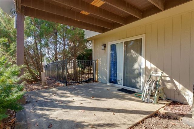 1522 Legend Trail Drive B, Lawrence, KS 66047