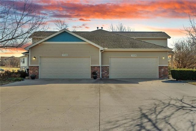 1522 Legend Trail Drive B, Lawrence, KS 66047