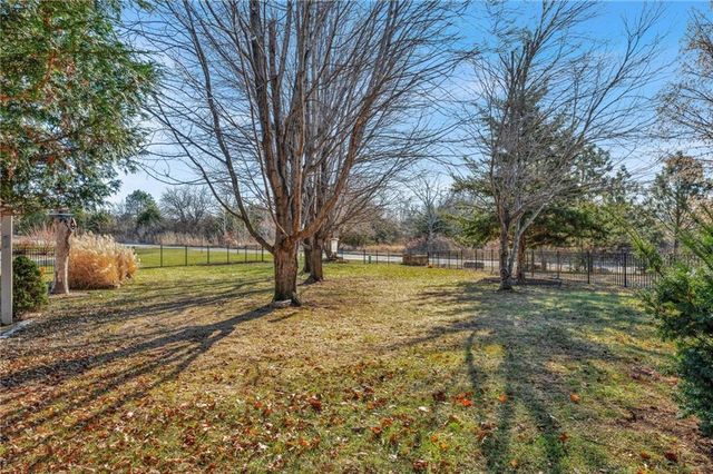 1522 Legend Trail Drive B, Lawrence, KS 66047