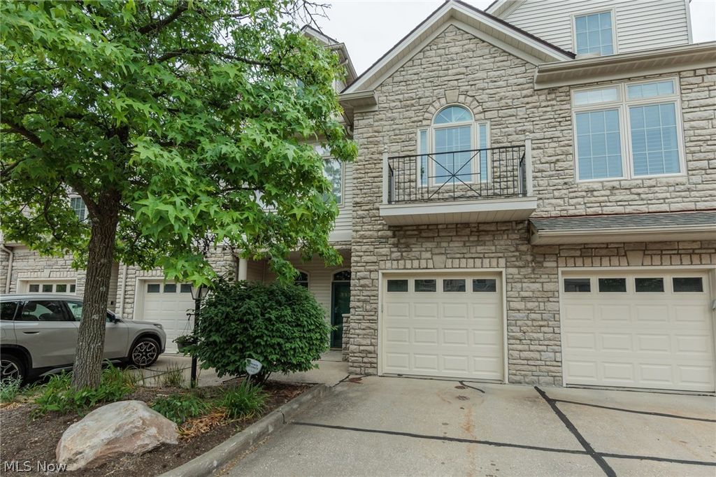 3192 Richmond Road, Beachwood, OH 44122