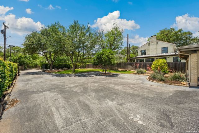 207 E SUNSET RD, San Antonio, TX 78209