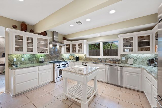 207 E SUNSET RD, San Antonio, TX 78209