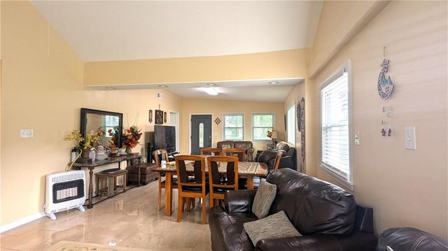 7002 E 102nd Street, Kansas City, MO 64134